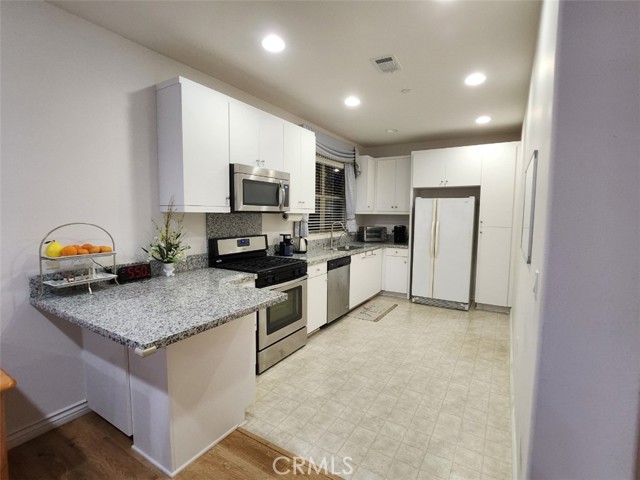 Detail Gallery Image 5 of 17 For 411 S Anaheim Bld #1,  Anaheim,  CA 92805 - 1 Beds | 1 Baths