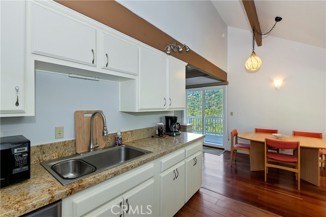 Detail Gallery Image 19 of 33 For 1262 Brentwood Dr, Lake Arrowhead,  CA 92352 - 3 Beds | 2 Baths