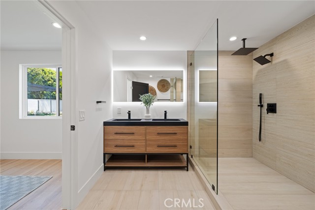 8840 Valjean Avenue, North Hills CA: https://media.crmls.org/medias/51212fe3-3ee8-4255-bd84-2d912c58da35.jpg