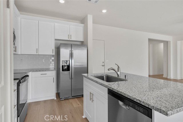 Detail Gallery Image 3 of 7 For 14865 Indigo, Apple Valley,  CA 92307 - 3 Beds | 2 Baths