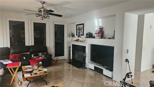 Detail Gallery Image 3 of 5 For 15064 Fawn Ct, Fontana,  CA 92336 - 5 Beds | 3 Baths