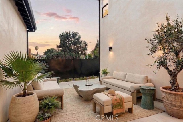 Detail Gallery Image 16 of 28 For 17852 Saticoy St, Reseda,  CA 91335 - 4 Beds | 3/1 Baths