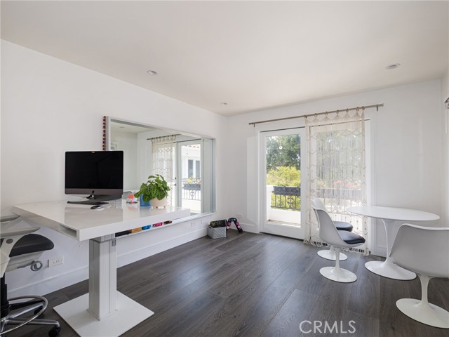 Detail Gallery Image 22 of 33 For 360 Hillcrest Street, El Segundo,  CA 90245 - 4 Beds | 4 Baths