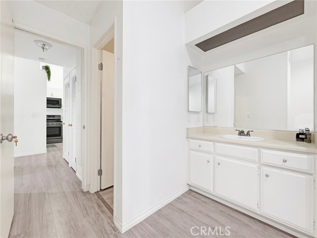 Detail Gallery Image 9 of 19 For 11350 Foothill Bld #15,  Sylmar,  CA 91342 - 2 Beds | 2 Baths