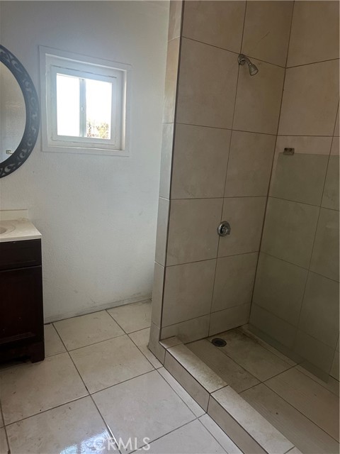 Detail Gallery Image 8 of 15 For 1121 N Anaheim Bld #2,  Anaheim,  CA 92801 - 4 Beds | 2 Baths
