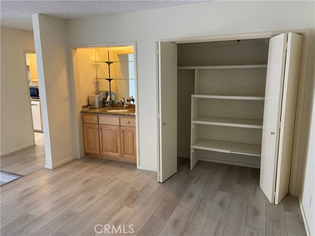 Detail Gallery Image 16 of 61 For 11820 Mayfield Ave #212,  Los Angeles,  CA 90049 - 2 Beds | 2 Baths