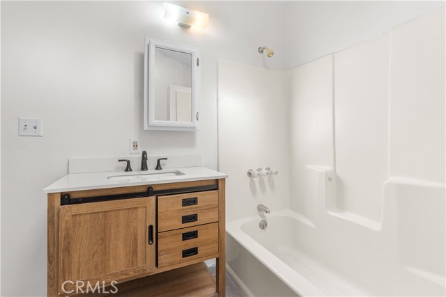 634 East Walnut photo 24