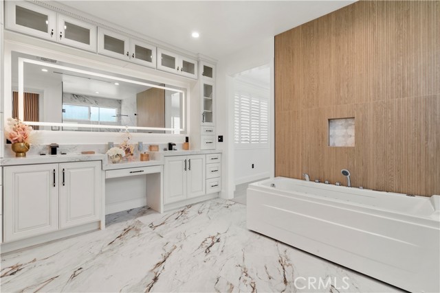 21861 Vacation Ln Lane, Huntington Beach CA: https://media.crmls.org/medias/5124ab4f-9806-41c7-bb5b-4b89fe5f096e.jpg