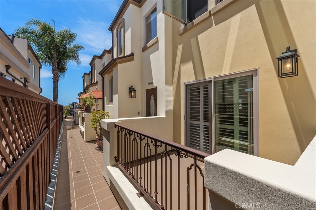 7540 Draper Ave - photo 6