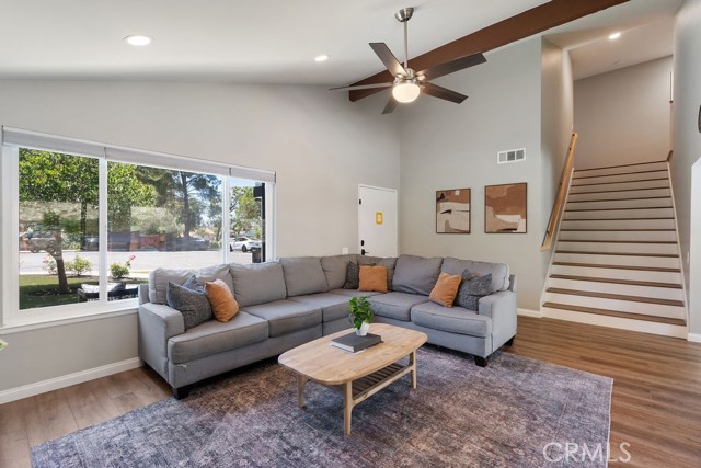 Detail Gallery Image 9 of 34 For 1925 Meadow Brook Ct, Thousand Oaks,  CA 91362 - 4 Beds | 2/1 Baths