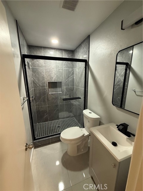 Detail Gallery Image 10 of 14 For 6942 Oxford Dr, Huntington Beach,  CA 92647 - 3 Beds | 2 Baths