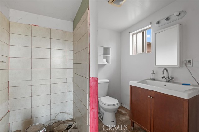 1040 E 67th Street, Long Beach CA: https://media.crmls.org/medias/51273599-29a7-44f6-b4e1-04a452999399.jpg