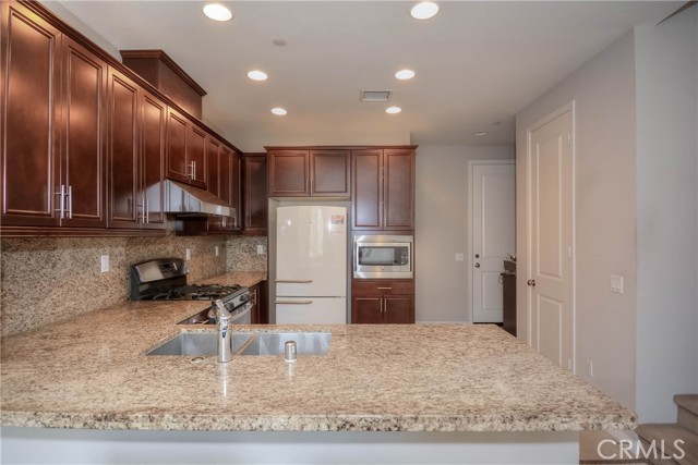 Detail Gallery Image 9 of 17 For 3212 Willow Creek Rd, West Covina,  CA 91791 - 3 Beds | 2/1 Baths