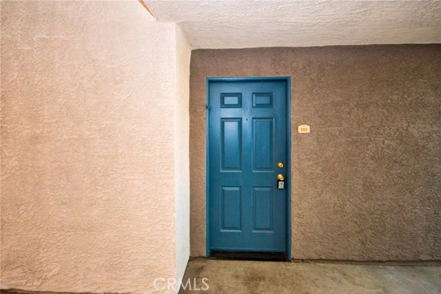 Detail Gallery Image 8 of 36 For 1035 La Terraza Cir #101,  Corona,  CA 92879 - 2 Beds | 2 Baths