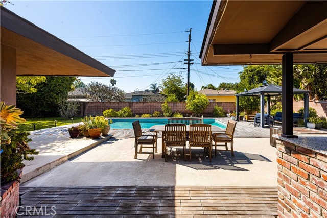 1006 W Pioneer Drive, Anaheim CA: https://media.crmls.org/medias/512774ca-ff27-414d-a204-2469a063d9e7.jpg
