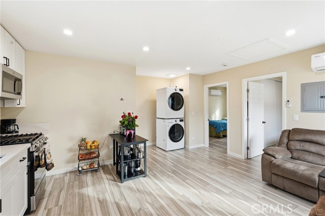 Image 21 of 35 For 4850 Vincent