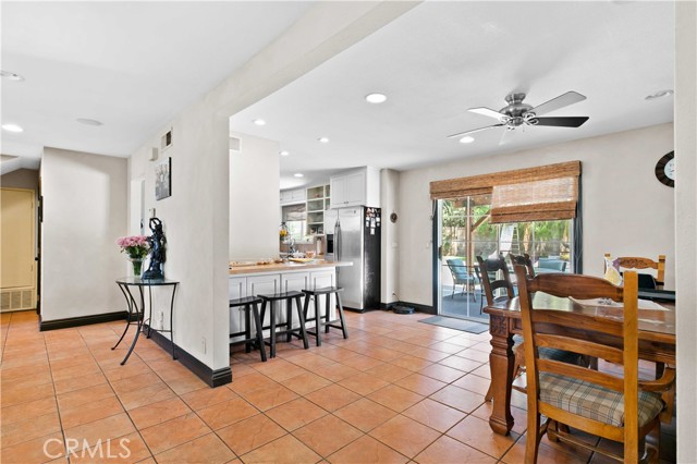 21101 Rosedell Drive, Saugus CA: https://media.crmls.org/medias/5127f876-31f5-47bc-8c3e-a271a7e64ee9.jpg