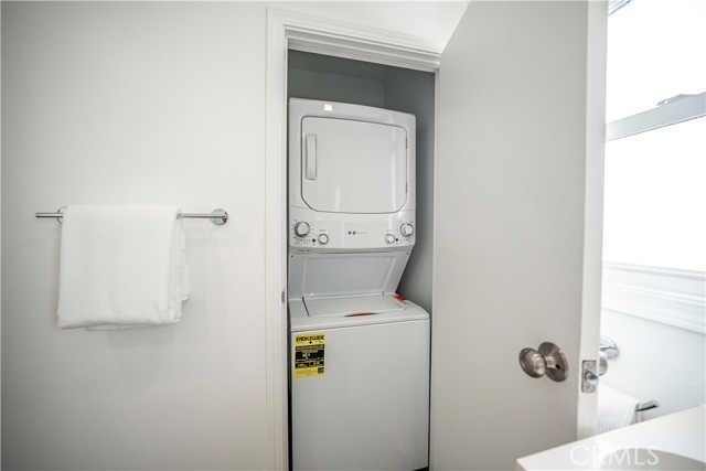 Detail Gallery Image 32 of 46 For 108 Roycroft Ave, Long Beach,  CA 90803 - 4 Beds | 3/1 Baths