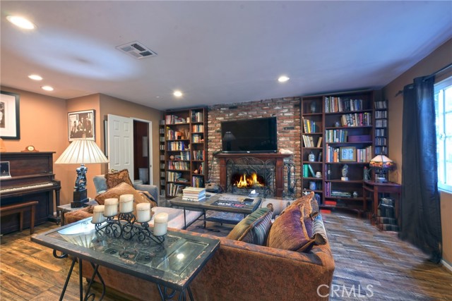 Detail Gallery Image 28 of 54 For 23421 Aetna St, Woodland Hills,  CA 91367 - 3 Beds | 2/1 Baths