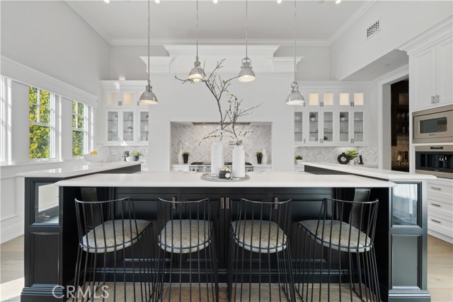 17528 Jayden Lane, Encino CA: https://media.crmls.org/medias/5129ac9e-6348-43cb-beeb-27236b264cc0.jpg