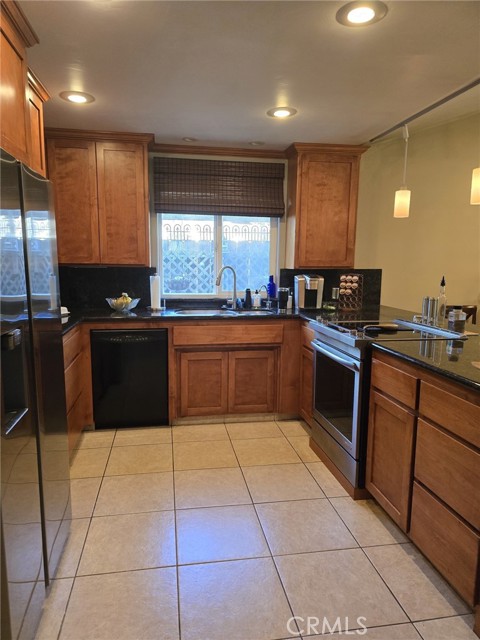 Detail Gallery Image 4 of 26 For 3034 Greenwood Ct, Merced,  CA 95340 - 3 Beds | 2 Baths