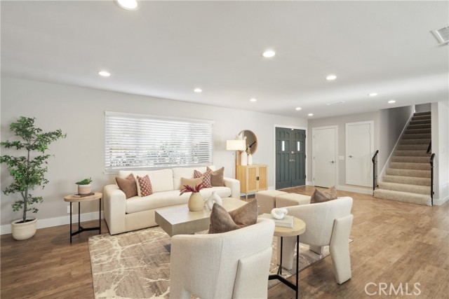 Detail Gallery Image 5 of 40 For 340 E Riverdale, Orange,  CA 92865 - 5 Beds | 3 Baths