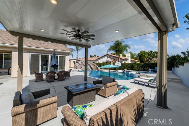 8067 Terraza Court, Riverside CA: https://media.crmls.org/medias/512a8d1c-bfce-4883-a9cf-cafd5010bb66.jpg