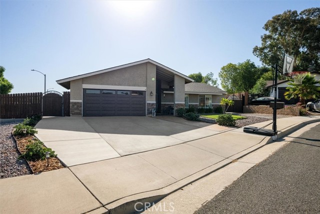 1643 Melody Circle, Corona CA: https://media.crmls.org/medias/512ab32a-7fe6-4861-abe4-d0f682d129a7.jpg