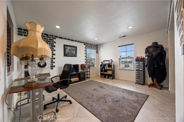 Detail Gallery Image 14 of 28 For 28675 Suffolk Downs, Moreno Valley,  CA 92555 - 6 Beds | 3/1 Baths