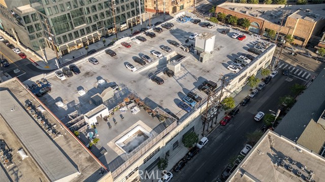 530 Molino Street, Los Angeles CA: https://media.crmls.org/medias/512b74b8-bdf3-4c5b-a336-765b62633f0c.jpg