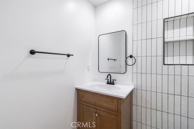 Detail Gallery Image 53 of 69 For 6616 Denver Ave, Los Angeles,  CA 90044 - 6 Beds | 5/1 Baths