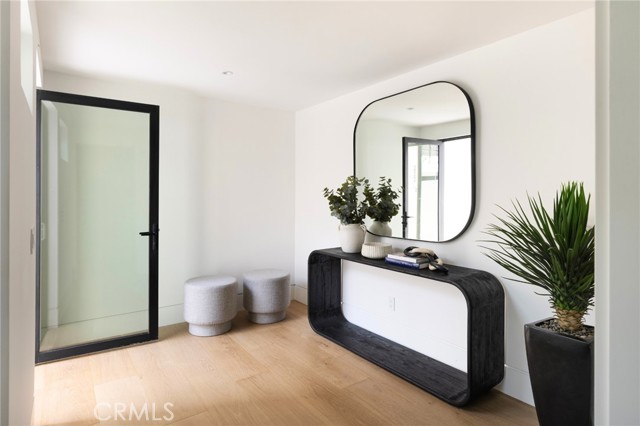 303 1/2 Goldenrod Avenue, Corona del Mar CA: https://media.crmls.org/medias/512b9edb-8fd4-4029-a67c-d36e23e8c288.jpg