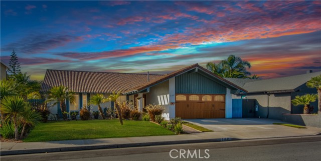 Detail Gallery Image 4 of 24 For 21041 Strathmoor Ln, Huntington Beach,  CA 92646 - 3 Beds | 2 Baths