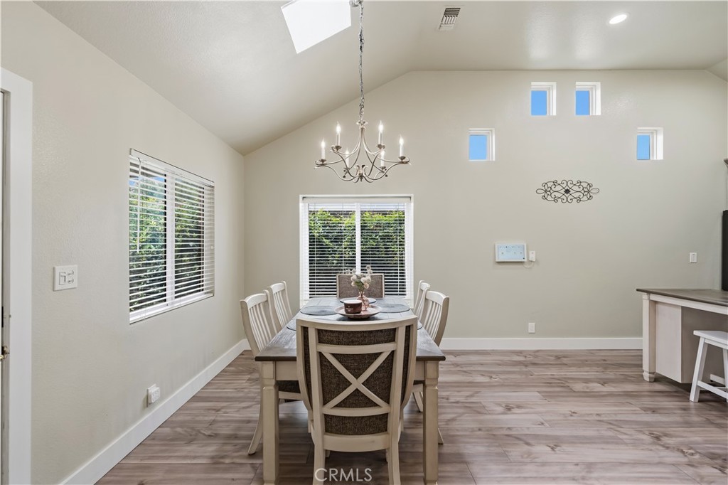 https://media.crmls.org/medias/512c950b-728b-442e-a2c2-76f121fa0771.jpg?preset=X-Large