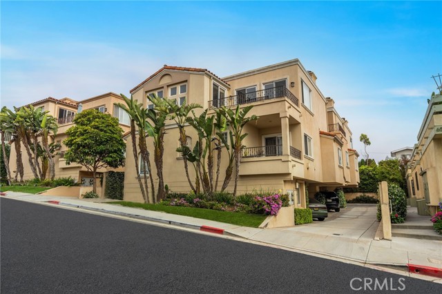 710 11th Street, Hermosa Beach CA: https://media.crmls.org/medias/512de87a-3250-4666-b166-aafc5523150a.jpg