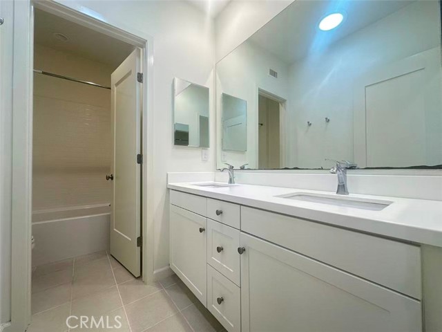 Detail Gallery Image 9 of 16 For 182 Augustine, Irvine,  CA 92618 - 4 Beds | 3/1 Baths