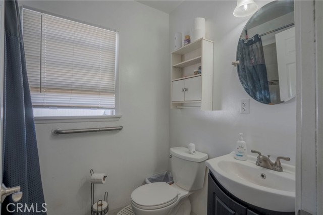 Detail Gallery Image 13 of 40 For 9727 Glandon St, Bellflower,  CA 90706 - 5 Beds | 5 Baths