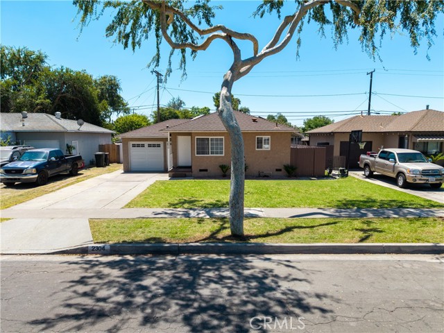 2304 W Flower Avenue, Fullerton CA: https://media.crmls.org/medias/51303cbc-c678-4f7c-b464-52853e32b80d.jpg