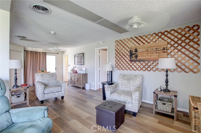 Detail Gallery Image 14 of 34 For 411 Palomar Dr, Hemet,  CA 92543 - 3 Beds | 2 Baths