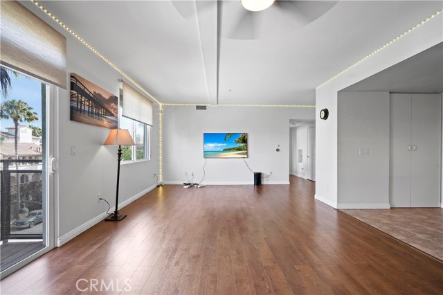 13200 Pacific Promenade, Playa Vista CA: https://media.crmls.org/medias/5130b974-690a-4241-8293-79daf44ae7d2.jpg