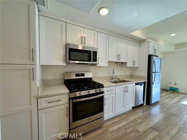 1025 S Berendo Street, Los Angeles CA: https://media.crmls.org/medias/513190c5-6221-4ad0-bed5-271918b9d17a.jpg