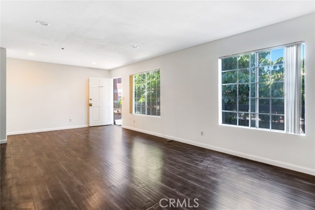 147 West Acacia Avenue, 143 photo 7