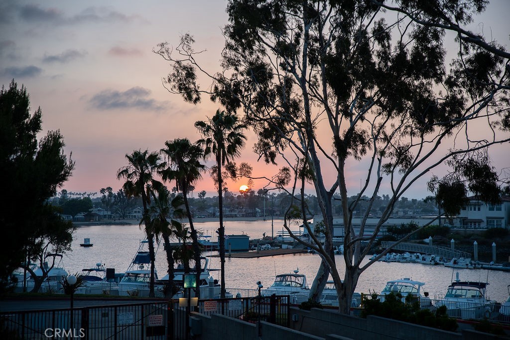 https://media.crmls.org/medias/51325cc4-0743-42d1-adad-990d50598565.jpg?preset=X-Large