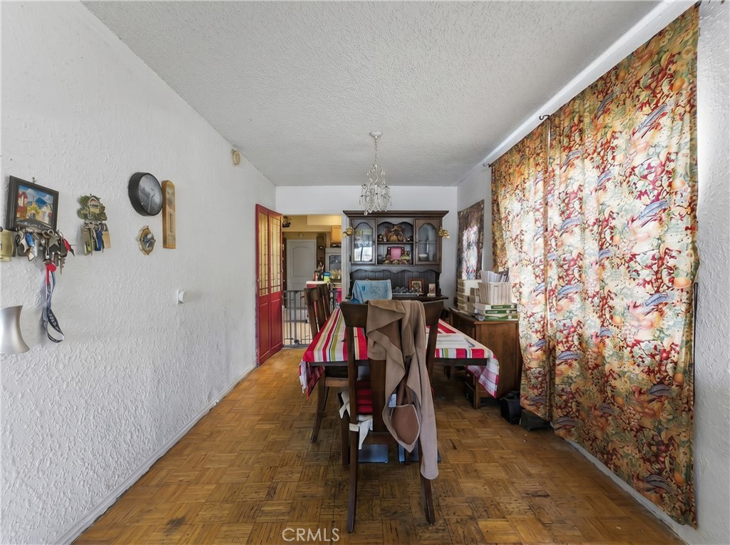 https://media.crmls.org/medias/513273d0-f801-44bf-a318-242460493294.jpg?preset=X-Large