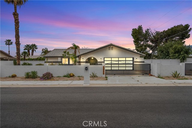 Detail Gallery Image 2 of 44 For 2801 E San Angelo Rd, Palm Springs,  CA 92262 - 3 Beds | 2 Baths