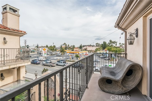 1725 Aviation Boulevard, Redondo Beach, California 90278, 3 Bedrooms Bedrooms, ,1 BathroomBathrooms,Residential,Sold,Aviation,SB17015538