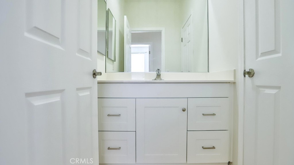 https://media.crmls.org/medias/513697b4-421c-4db3-a83b-5ff08a12155b.jpg?preset=X-Large