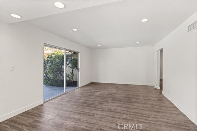 Detail Gallery Image 13 of 29 For 3950 Daguerre, Calabasas,  CA 91302 - 4 Beds | 3 Baths