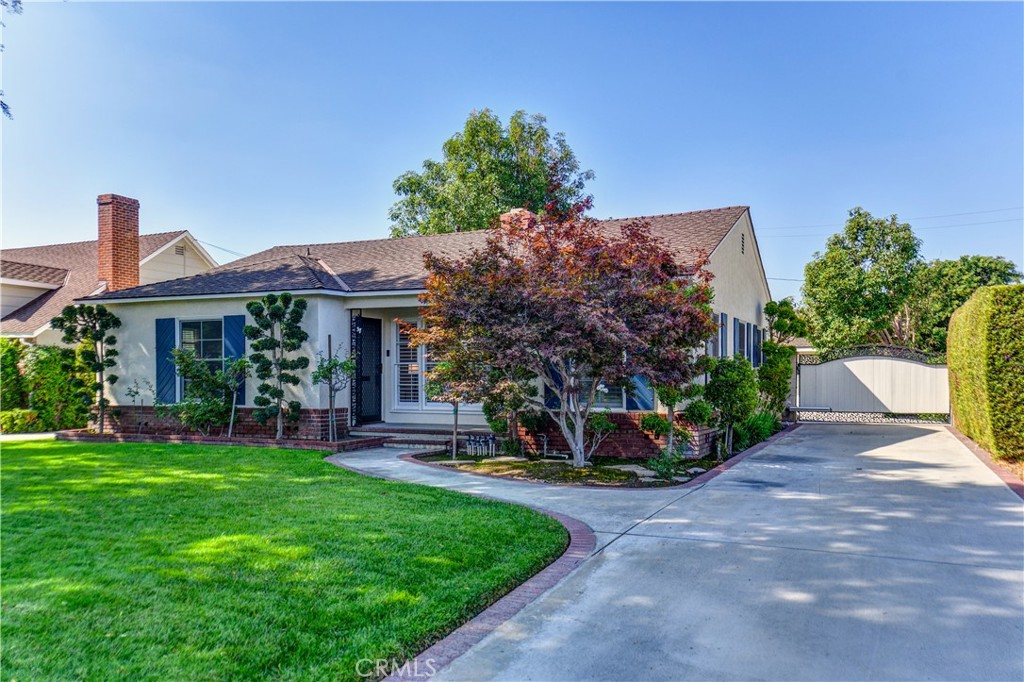 8627 Calmosa Avenue
