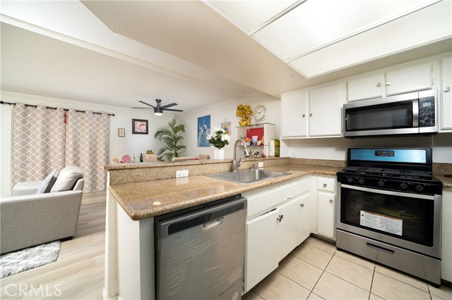 Detail Gallery Image 6 of 21 For 12591 Westminster Ave #114,  Garden Grove,  CA 92843 - 2 Beds | 2 Baths